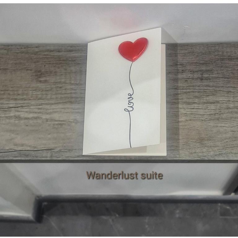 Wanderlust Suite - Camera King Standard - 39