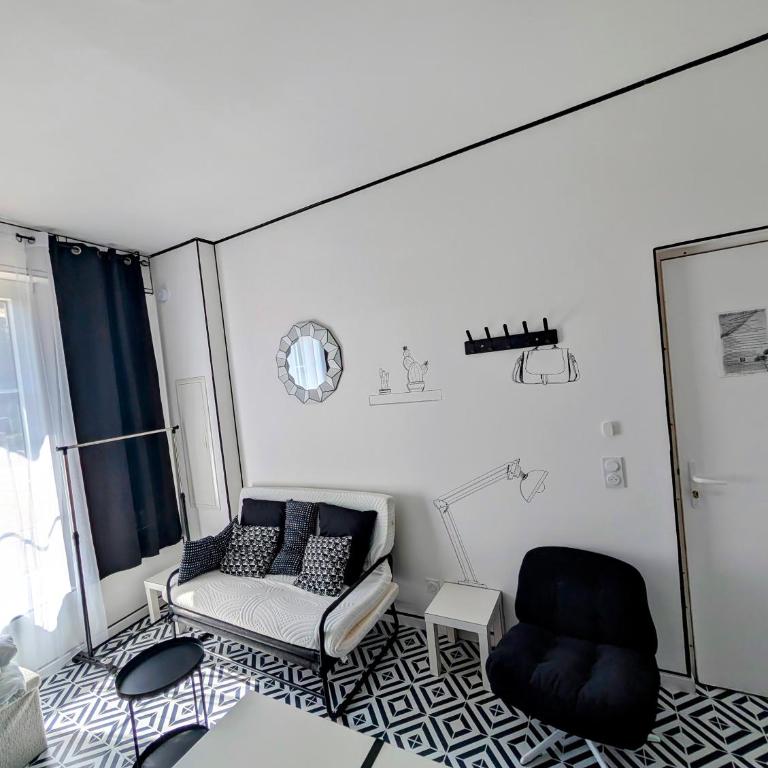 Atypique Studio avec terrasse - Appartement - Rez-de-Chaussée - 5