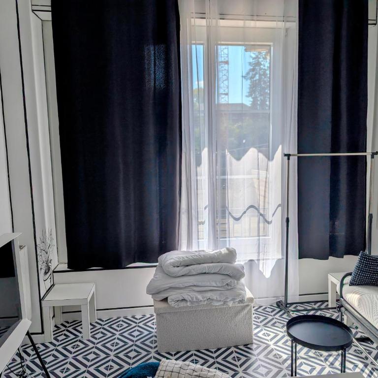 Atypique Studio avec terrasse - Appartement - Rez-de-Chaussée - 13