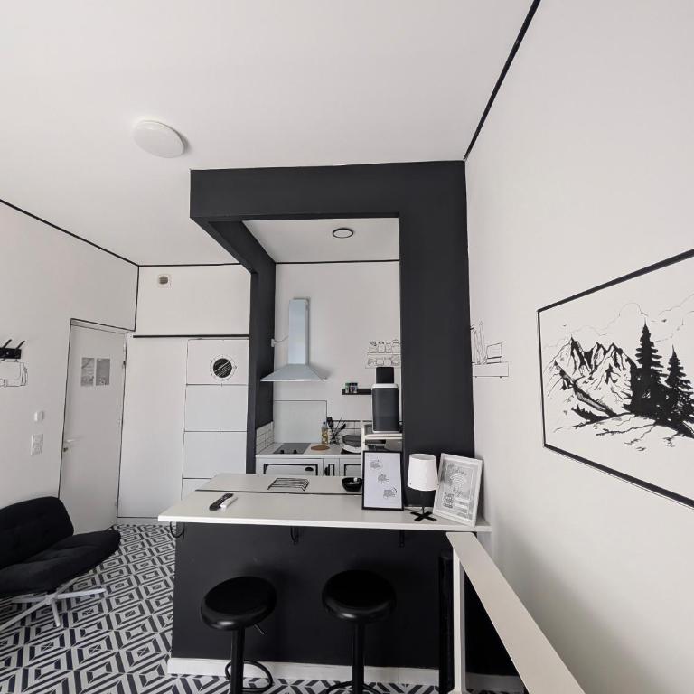 Atypique Studio avec terrasse - Appartement - Rez-de-Chaussée - 1