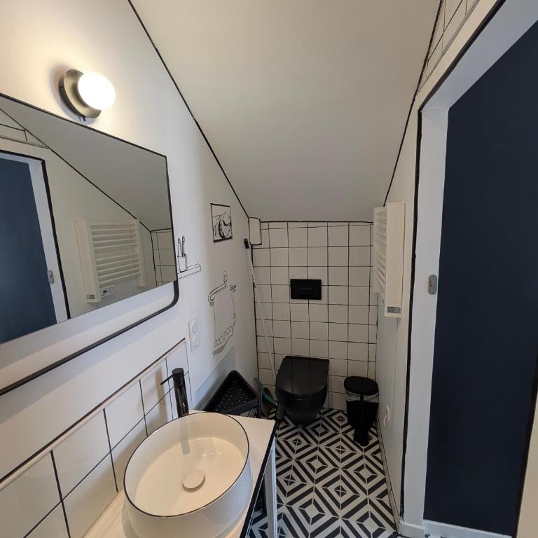 Atypique Studio avec terrasse - Appartement - Rez-de-Chaussée - 7