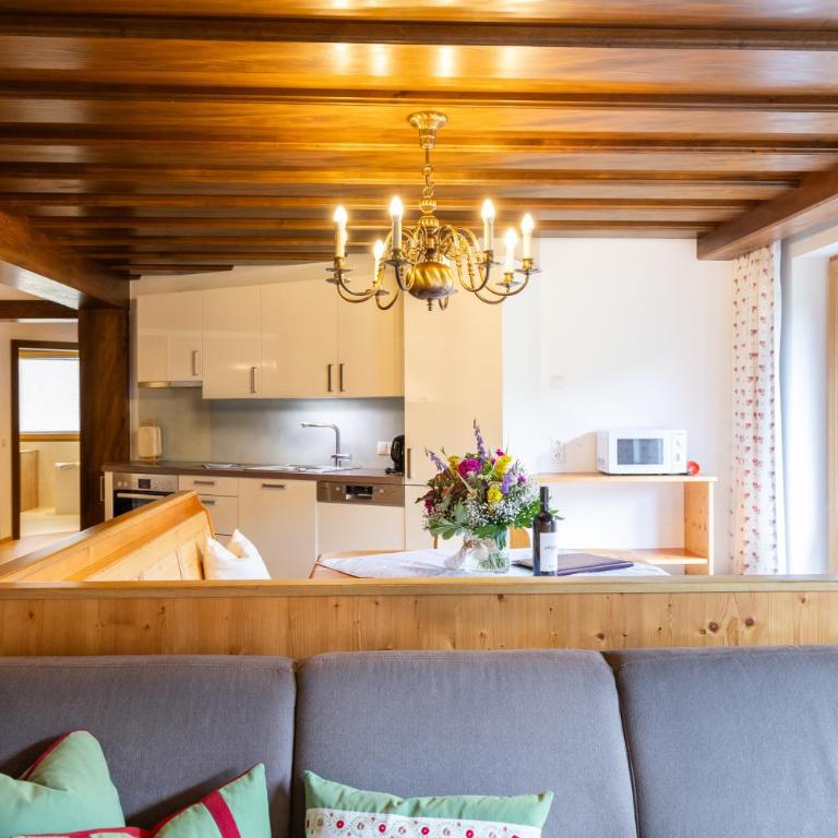 Gästehaus Anneliese - Three-Bedroom Apartment with Balcony - 1