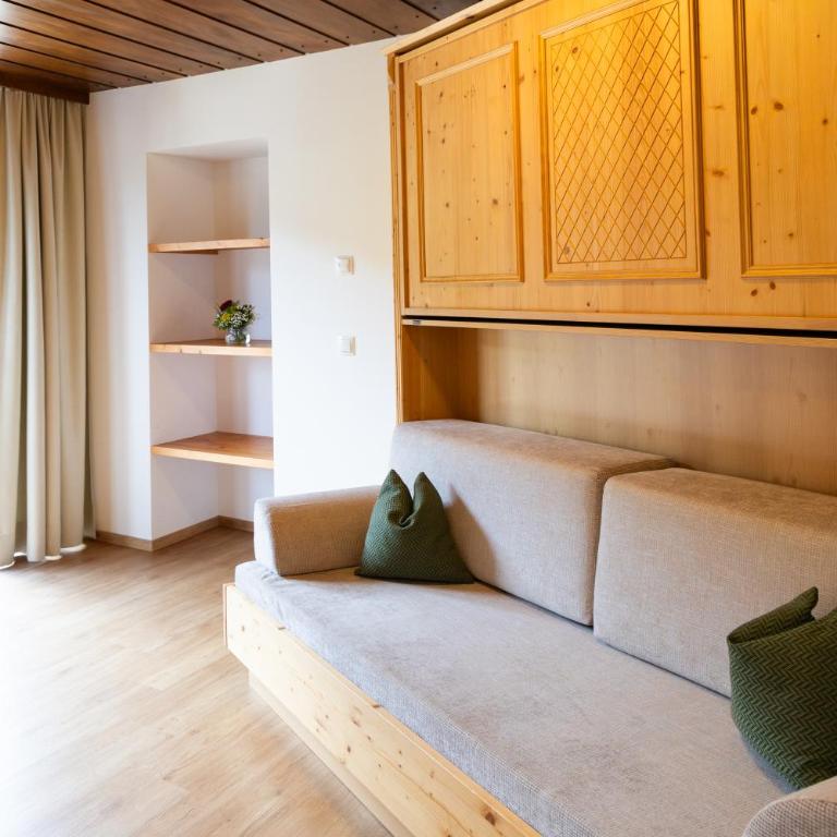 Gästehaus Anneliese - Three-Bedroom Apartment with Balcony - 5