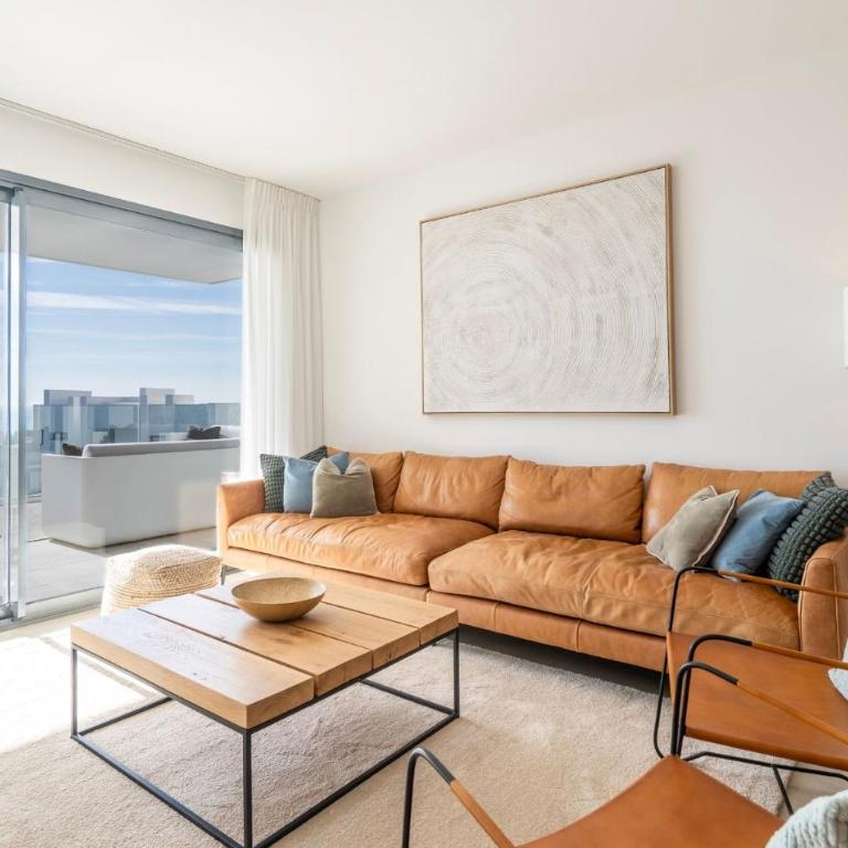 Sophisticated Two Bed Apartment in Pure South with Sea View - Apartamento - 1