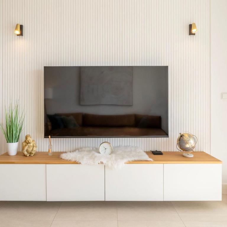 Sophisticated Two Bed Apartment in Pure South with Sea View - Apartamento - 4