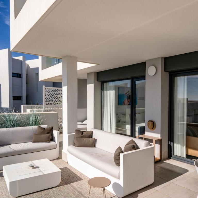 Sophisticated Two Bed Apartment in Pure South with Sea View - Apartamento - 26