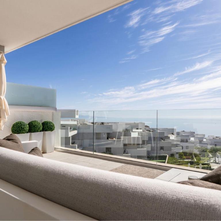 Sophisticated Two Bed Apartment in Pure South with Sea View - Apartamento - 28
