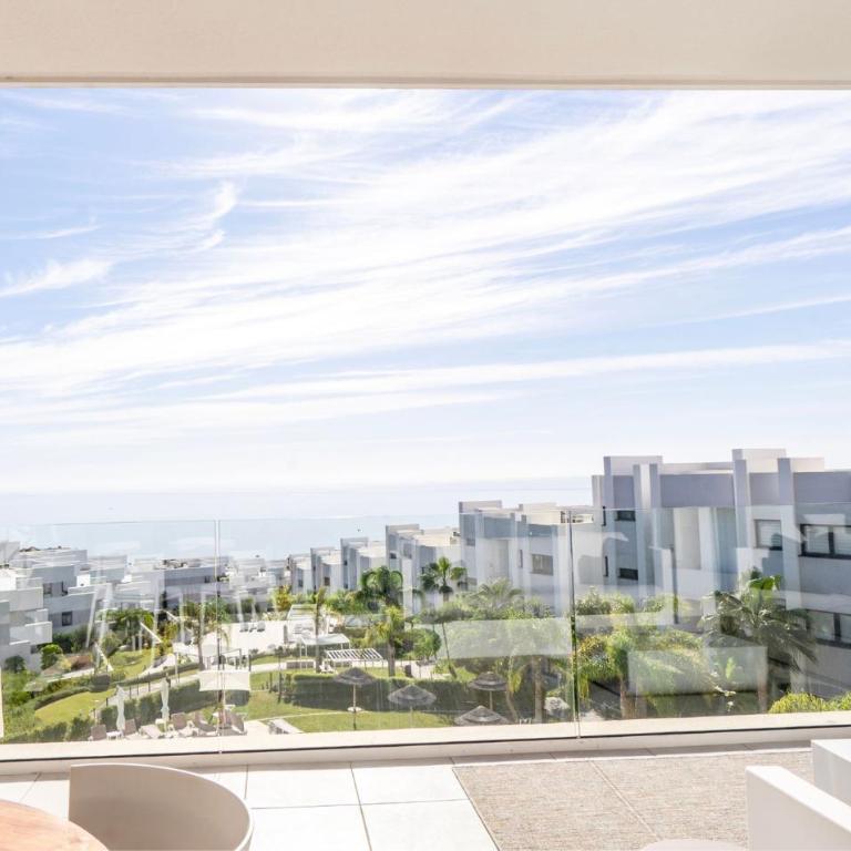 Sophisticated Two Bed Apartment in Pure South with Sea View - Apartamento - 33