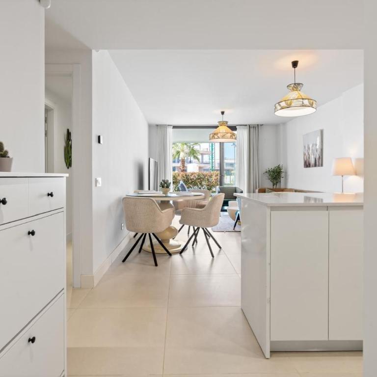 NEW BUILD 2BEDROOM with the small private garden - Apartamento de 2 dormitorios - 3