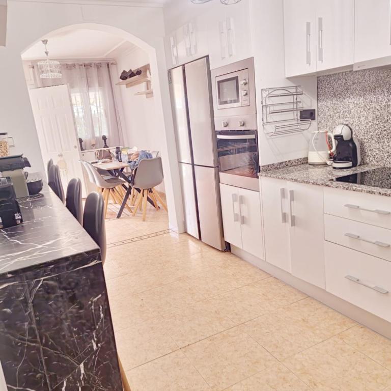 Casa ryli - Three-Bedroom House - 12