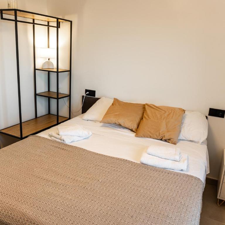 Villa para 12 personas en Santa Pola, frente a isla Tabarca - Four-Bedroom Vacation Home - 13