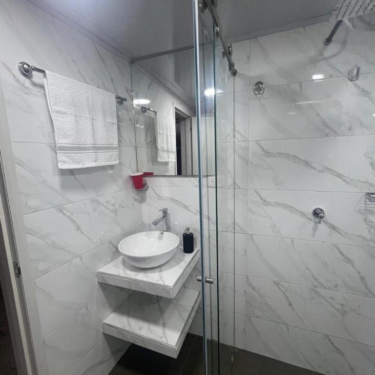 Golden Airport Connection Hotel - Habitación Doble con baño compartido - 8