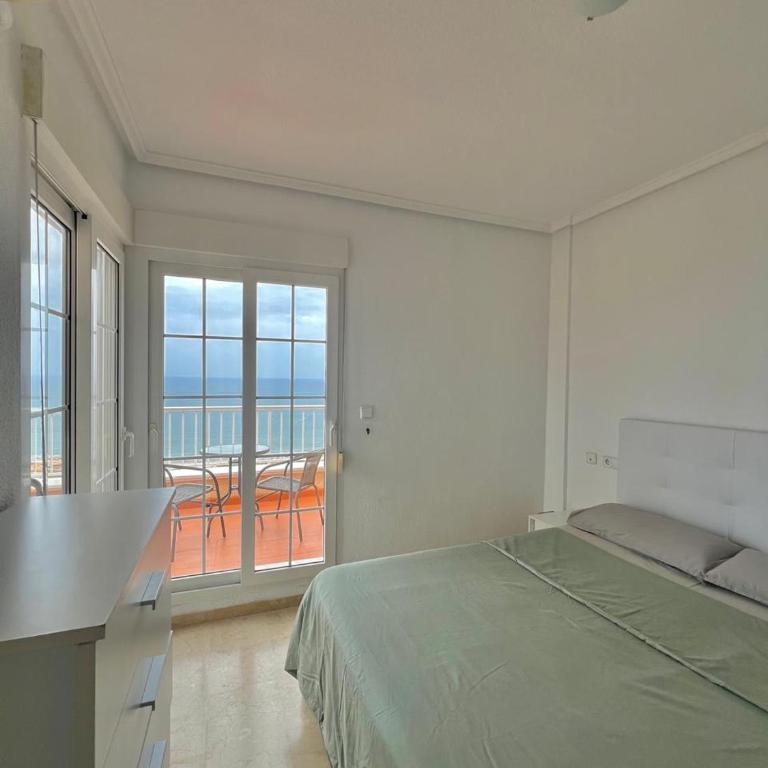 Roger's house frente al mar en Alicante - Three-Bedroom House - 14