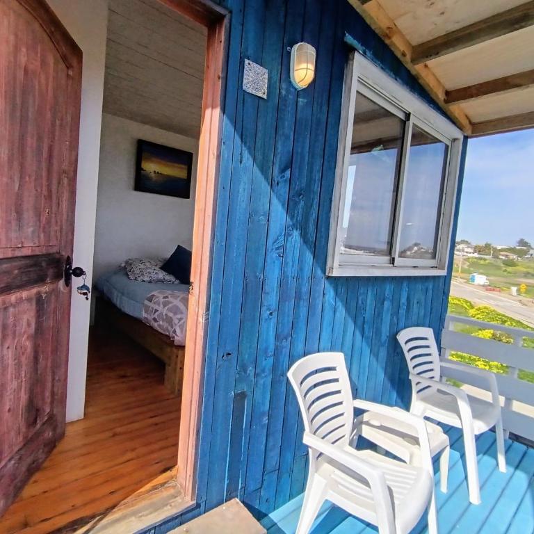 Pichilemuhostel SurfersView - Deluxe Double Room with Balcony and Sea View - 8