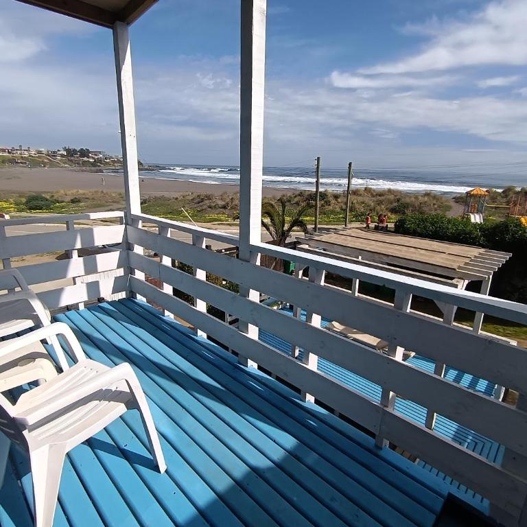 Pichilemuhostel SurfersView - Deluxe Double Room with Balcony and Sea View - 1