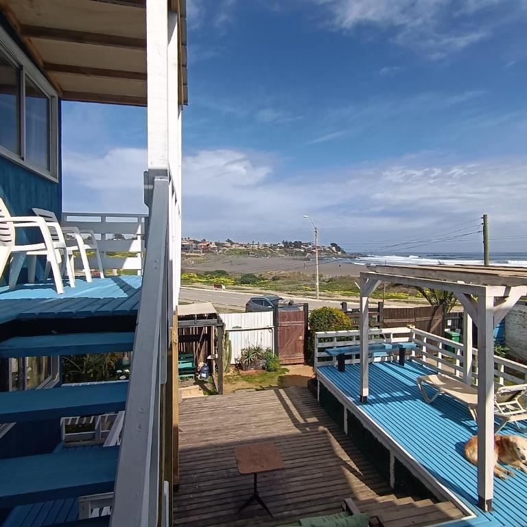 Pichilemuhostel SurfersView - Deluxe Double Room with Balcony and Sea View - 3