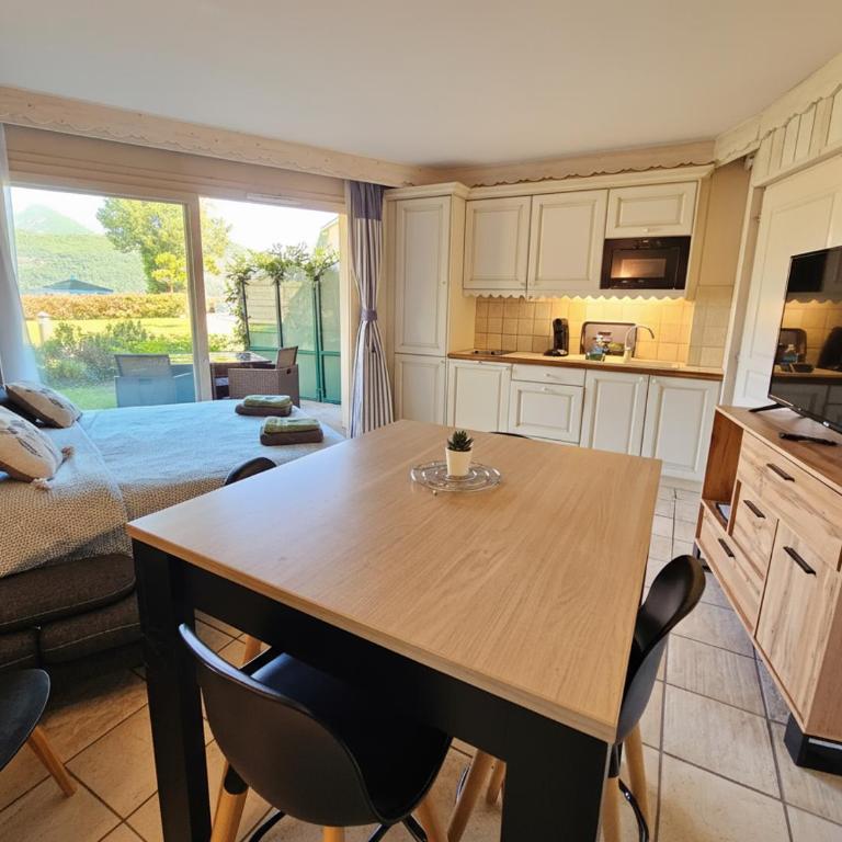 Appartement Cozy en rez de jardin avec Plage et Parking Privés au Bord du Lac d'Annecy - Appartement 1 Chambre - 5