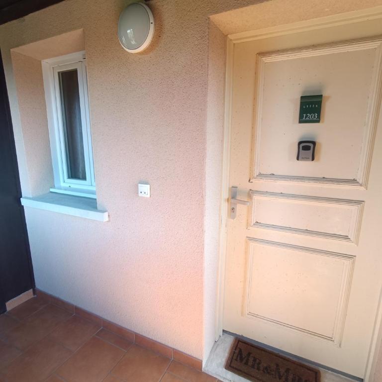 Lovely Apartment with Balcony - Golf course view - Free Parking and Heated Pool - Appartamento con 1 Camera da Letto e Balcone - 25