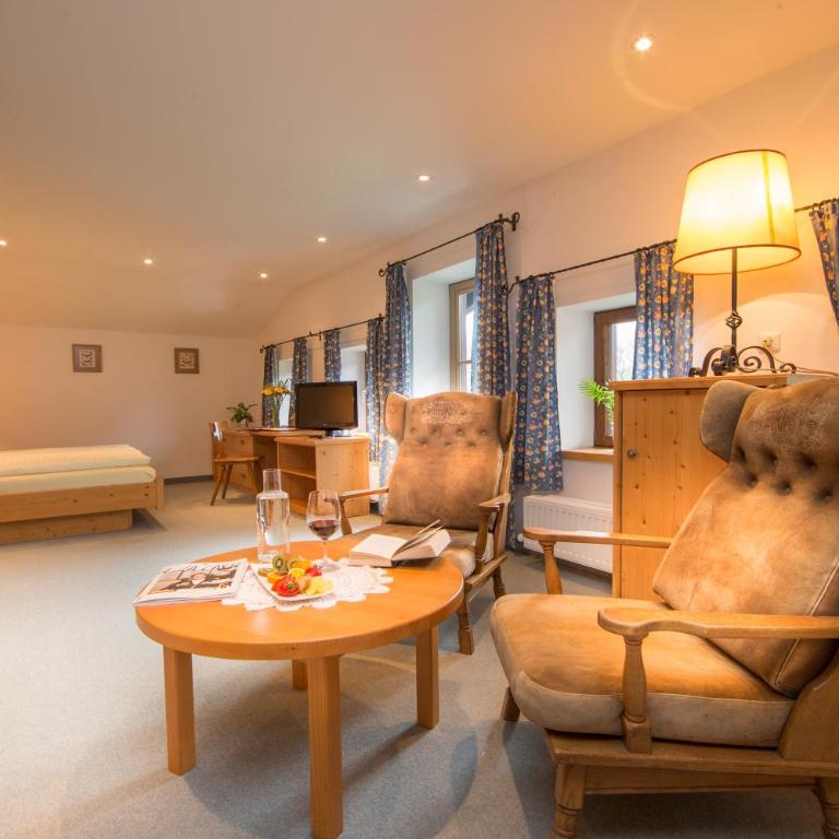 Der Erlhof Restaurant & Landhotel - Doppelzimmer mit Balkon - 4