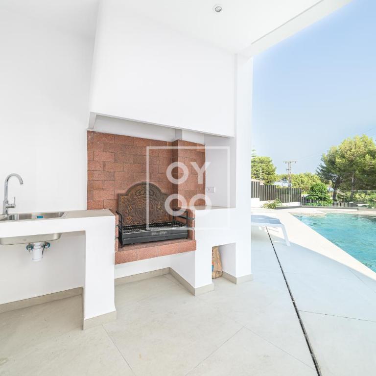 Villa Mar y Monte, saltwater pool, sea and mountain views, by OYOOSTAYS - Casa Vacacional de 3 dormitorios - 32