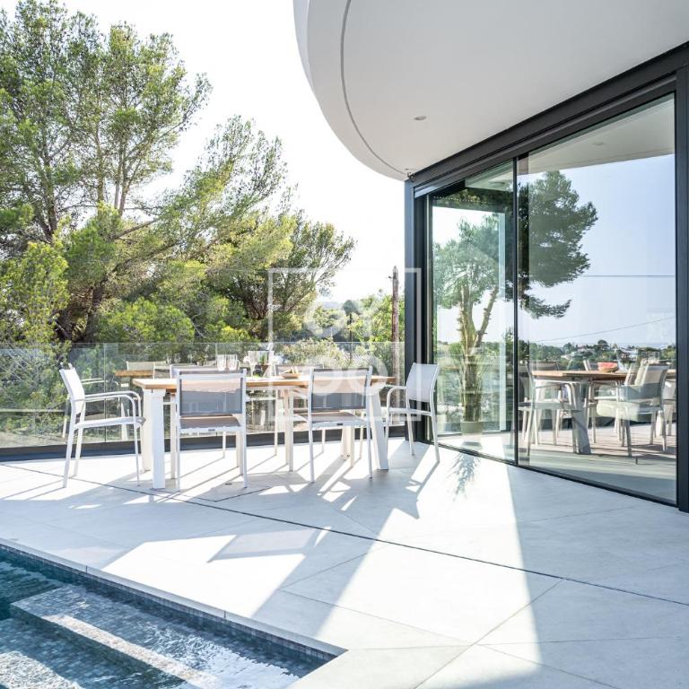 Villa Mar y Monte, saltwater pool, sea and mountain views, by OYOOSTAYS - Casa Vacacional de 3 dormitorios - 41