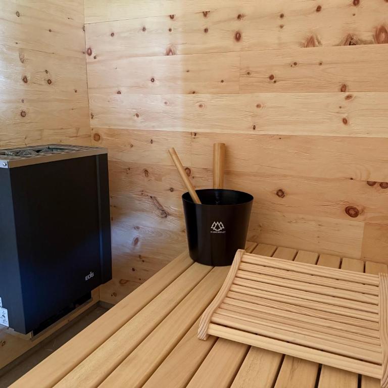 DAS BISCHOF - 5 exklusive Ferienwohnungen und 1 Doppelzimmer - 4x mit privater Zirben Sauna - Semmelservice & Hindelang PLUS - Deluxe Apartment mit Balkon und 2 Schlafzimmern - 1