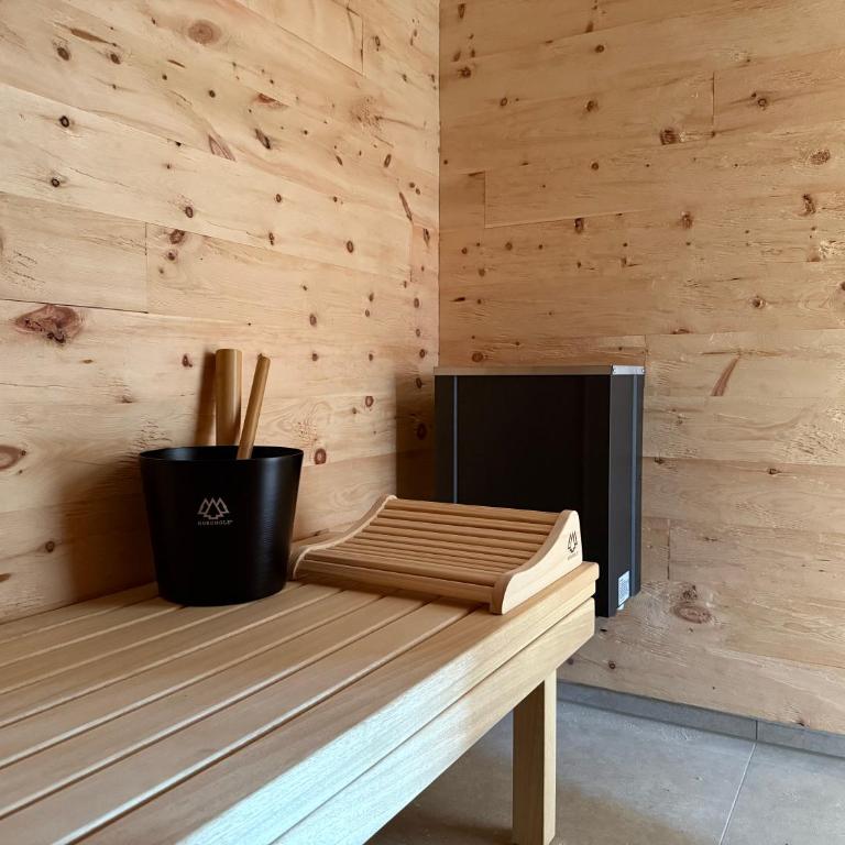 DAS BISCHOF - 5 exklusive Ferienwohnungen und 1 Doppelzimmer - 4x mit privater Zirben Sauna - Semmelservice & Hindelang PLUS - Apartment mit 1 Schlafzimmer und Balkon - 1