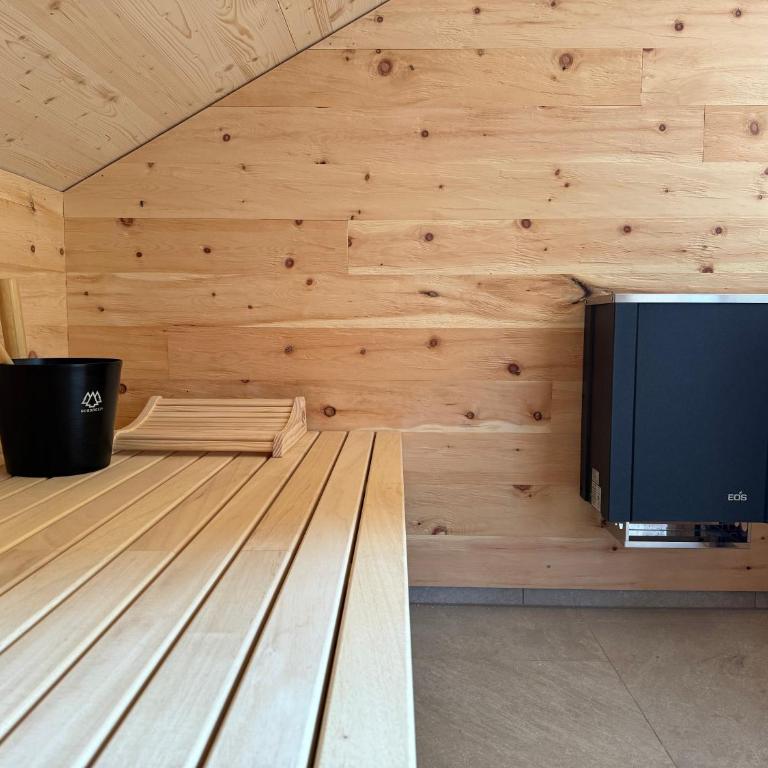 DAS BISCHOF - 5 exklusive Ferienwohnungen und 1 Doppelzimmer - 4x mit privater Zirben Sauna - Semmelservice & Hindelang PLUS - Studio-Apartment mit Balkon - 4