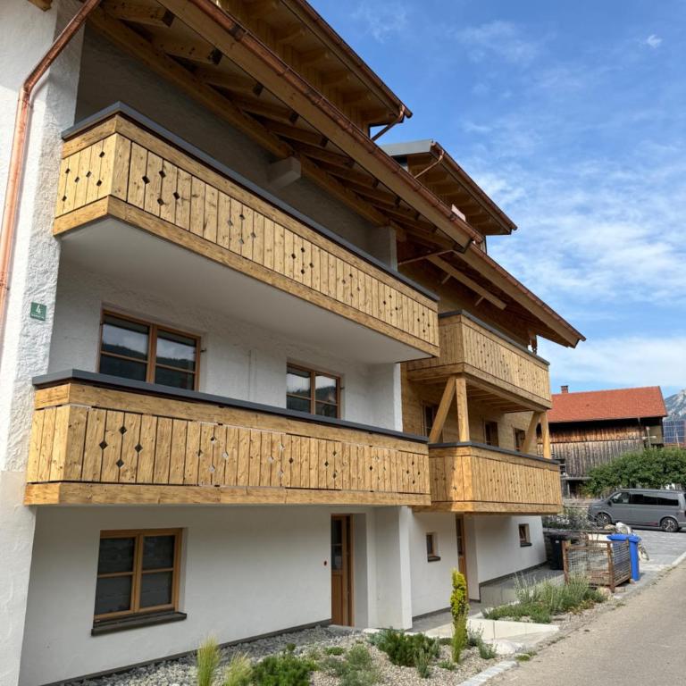 DAS BISCHOF - 5 exklusive Ferienwohnungen und 1 Doppelzimmer - 4x mit privater Zirben Sauna - Semmelservice & Hindelang PLUS - Apartment mit 1 Schlafzimmer und Balkon - 2