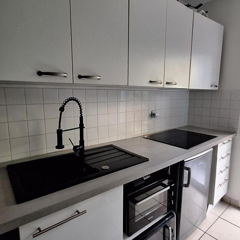 Bright & Calm 50qm - 10 min Antibes - 15 min Cannes - Pool & Tennis - Appartement 1 Chambre - 17