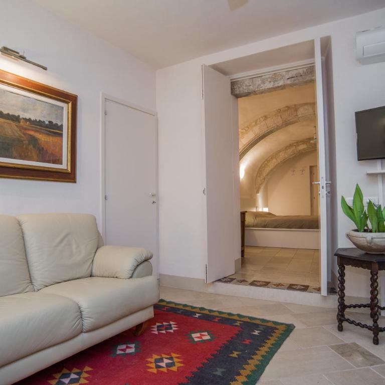 Palazzo Degli Olivi - Appartamento con 2 Camere da Letto - 1