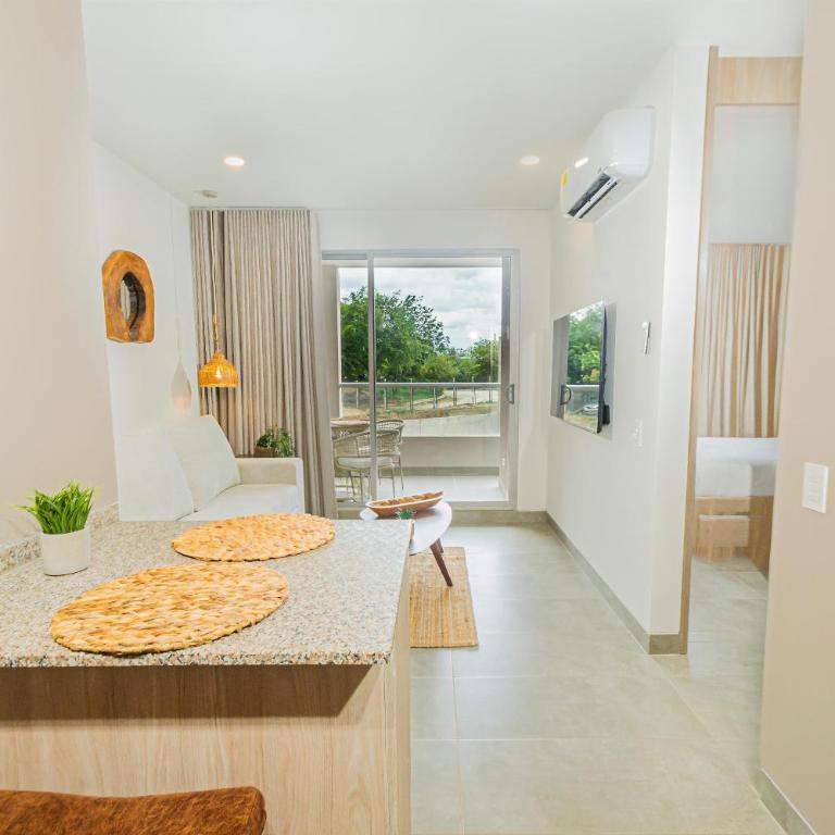 Elemnt Rentals - One-Bedroom Apartment with Balcony and Mountain View - 10