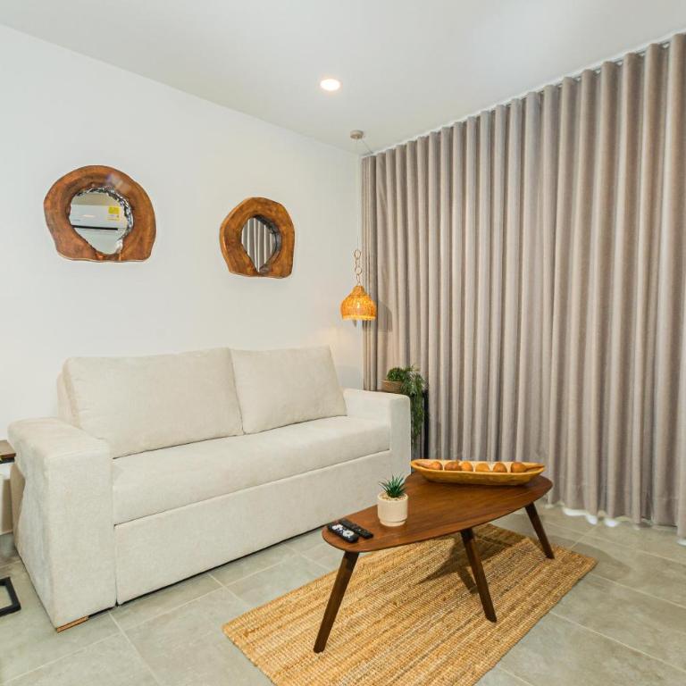Elemnt Rentals - One-Bedroom Apartment with Balcony and Mountain View - 11