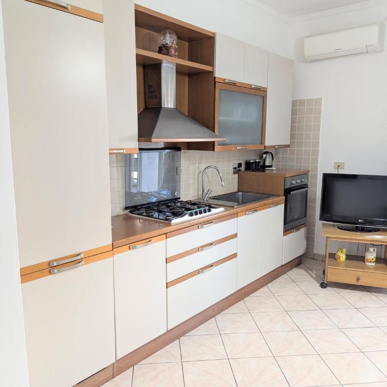 Al Litorale Romano - Appartamento con 2 Camere da Letto - 4
