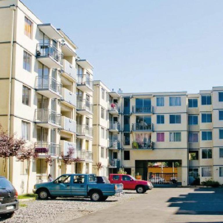Prueba para api - Three-Bedroom Apartment - 4