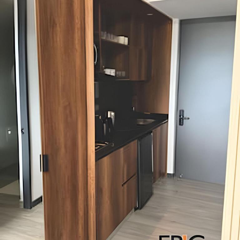 Epic Suite 501 Deluxe Airport - Suite - 24