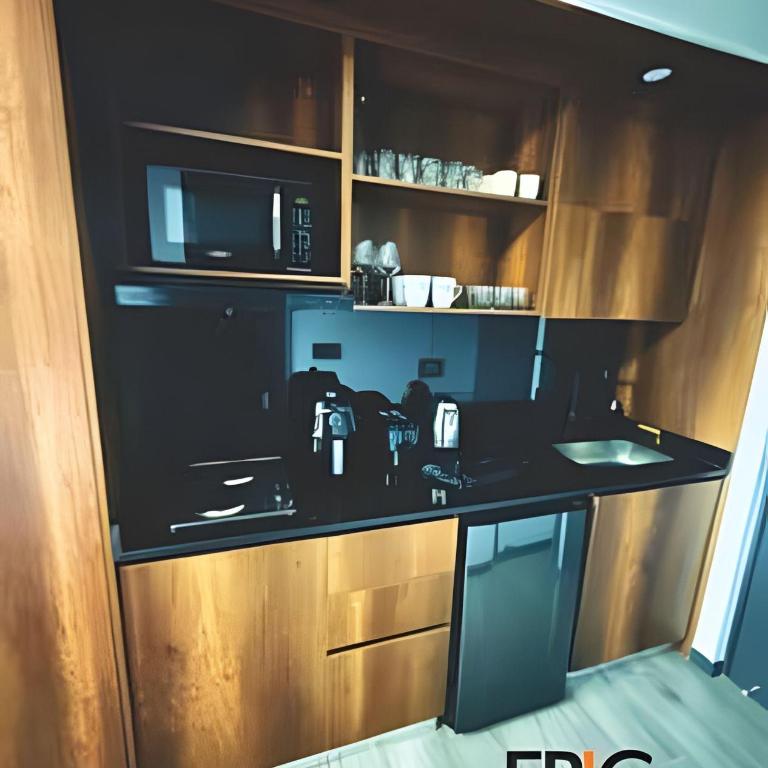 Epic Suite 501 Deluxe Airport - Suite - 25