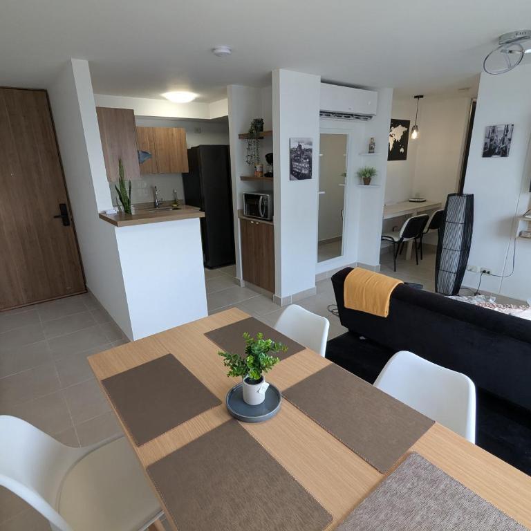 Lindo Apartamento al Sur de Cali, Cali - Three-Bedroom Apartment - 6