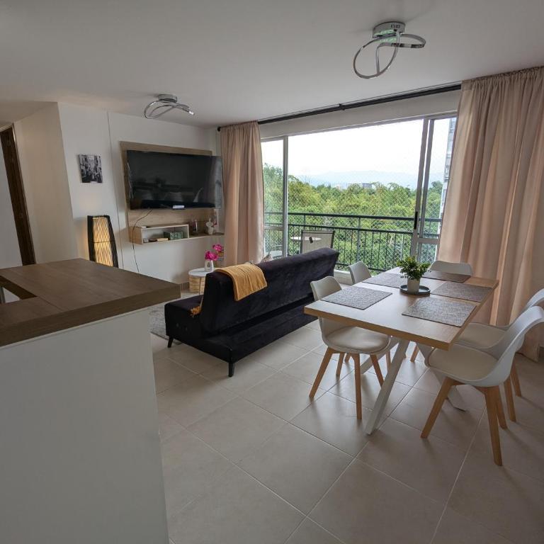 Lindo Apartamento al Sur de Cali, Cali - Three-Bedroom Apartment - 1