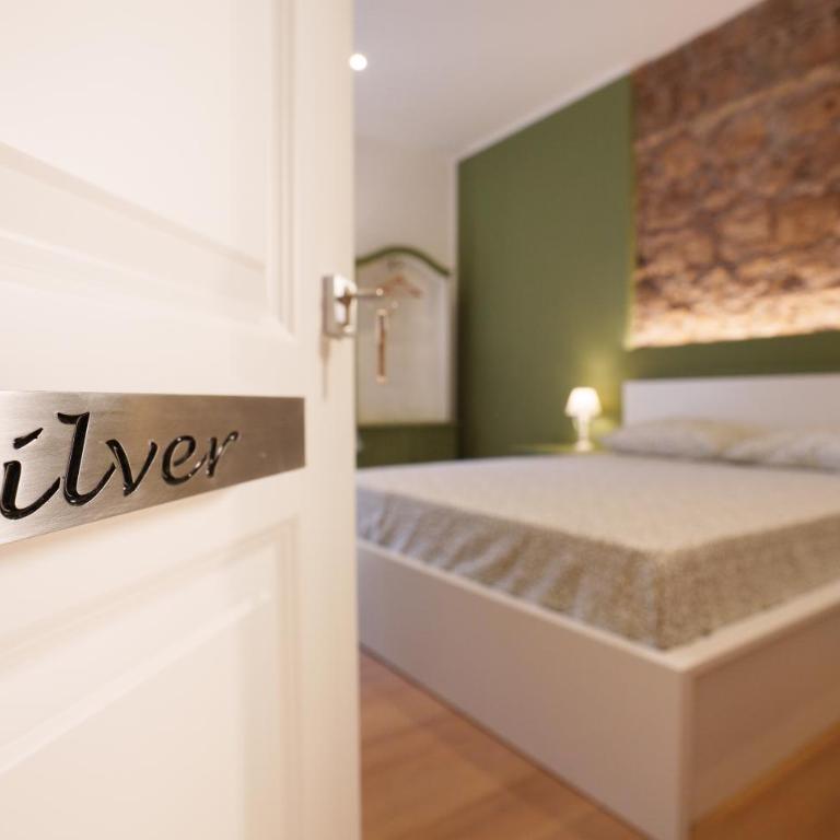 Castle Suite Borgo - Camera Tripla con Bagno Privato - 9