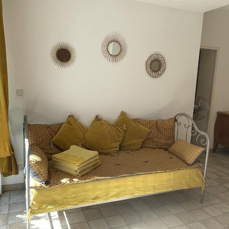Le clos de la tour cassis piscine chauffée - Chambre Triple - 4