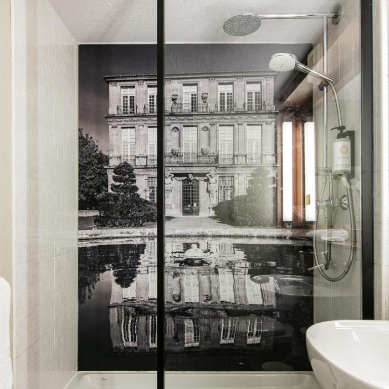 Campanile Prime - Aix-en-Provence Sud - Pont de l'Arc - Chambre Standard - 1 Lit Queen-Size - 3