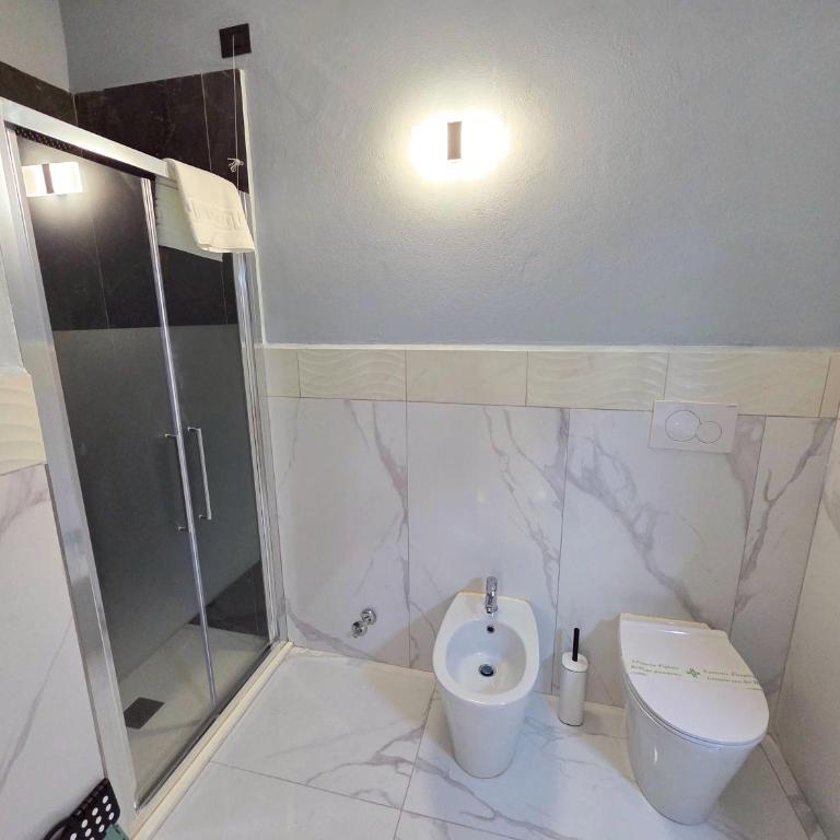 Affittacamere Guest House Girò - Camera Matrimoniale con Bagno Privato - 9
