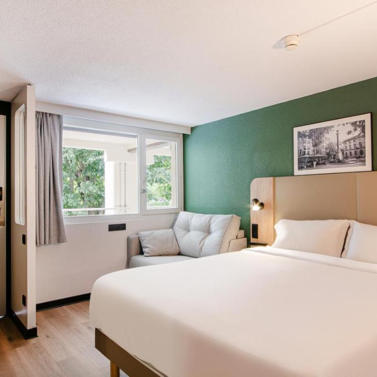 Campanile Prime - Aix-en-Provence Sud - Pont de l'Arc - Chambre Standard - 1 Lit Queen-Size et 1 Canapé-Lit - 7