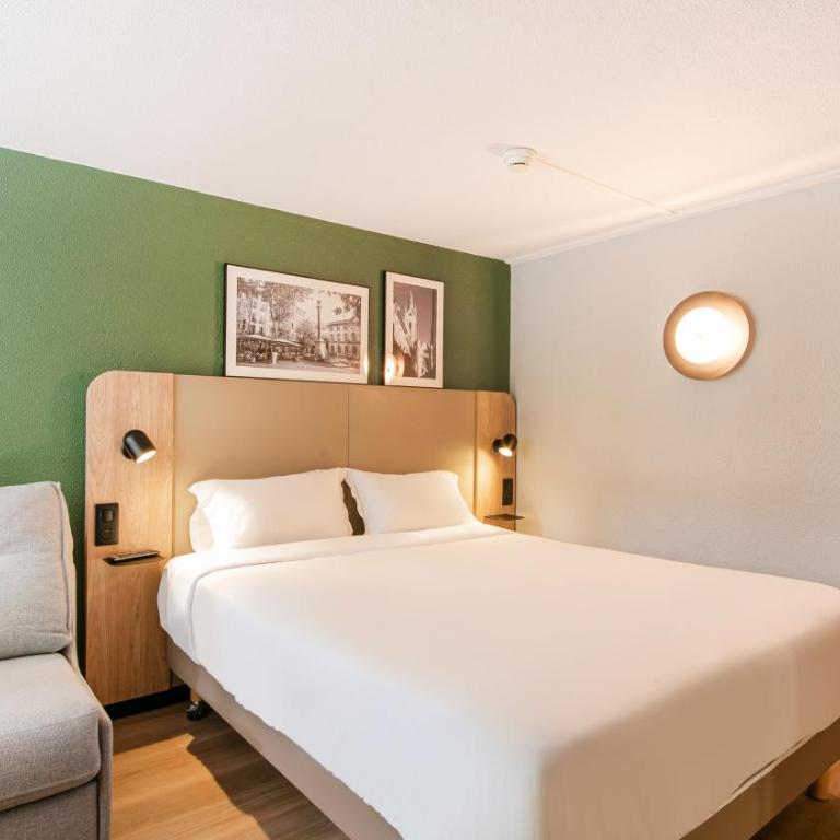 Campanile Prime - Aix-en-Provence Sud - Pont de l'Arc - Chambre Standard - 1 Lit Queen-Size et 1 Canapé-Lit - 1