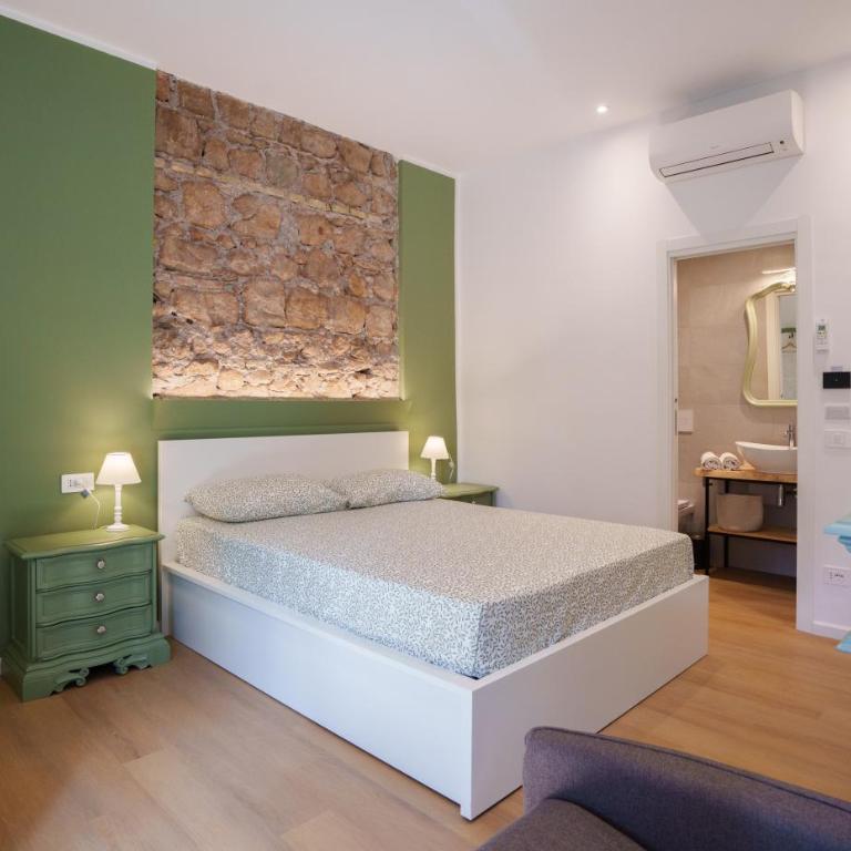 Castle Suite Borgo - Camera Tripla con Bagno Privato - 1