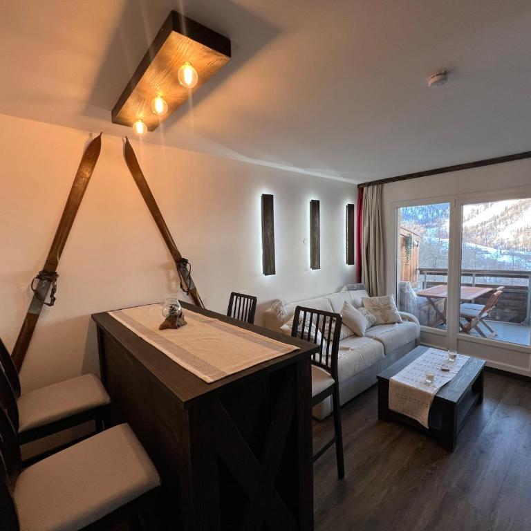 Pour 4 personnes, exceptionnel, au calme, vue époustouflante, terrasse, Tout pédestre à 10m du funiculaire, jacuzzi balnéothérapie - Appartement - 6