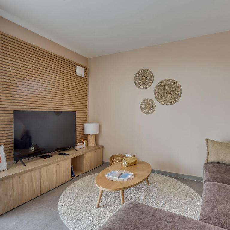 Les Lumières du Cinquième , 2 chambres , clim , wifi , Cap3000 à pied , parking - Appartement 2 Chambres - 7