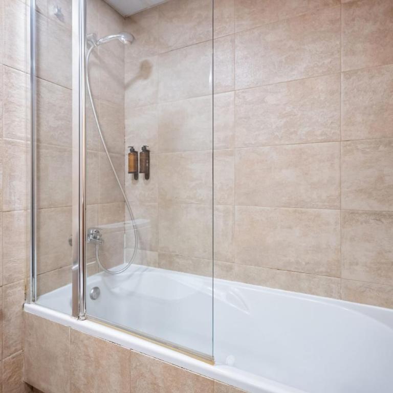 Sweett - Casa Fira - Two-Bedroom Apartment - 12