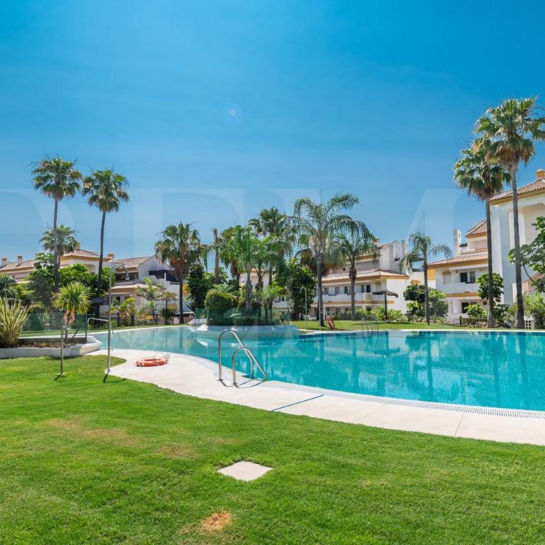 Apartment with terrace, pool and padel access REMS - Apartamento de 1 dormitorio - 2